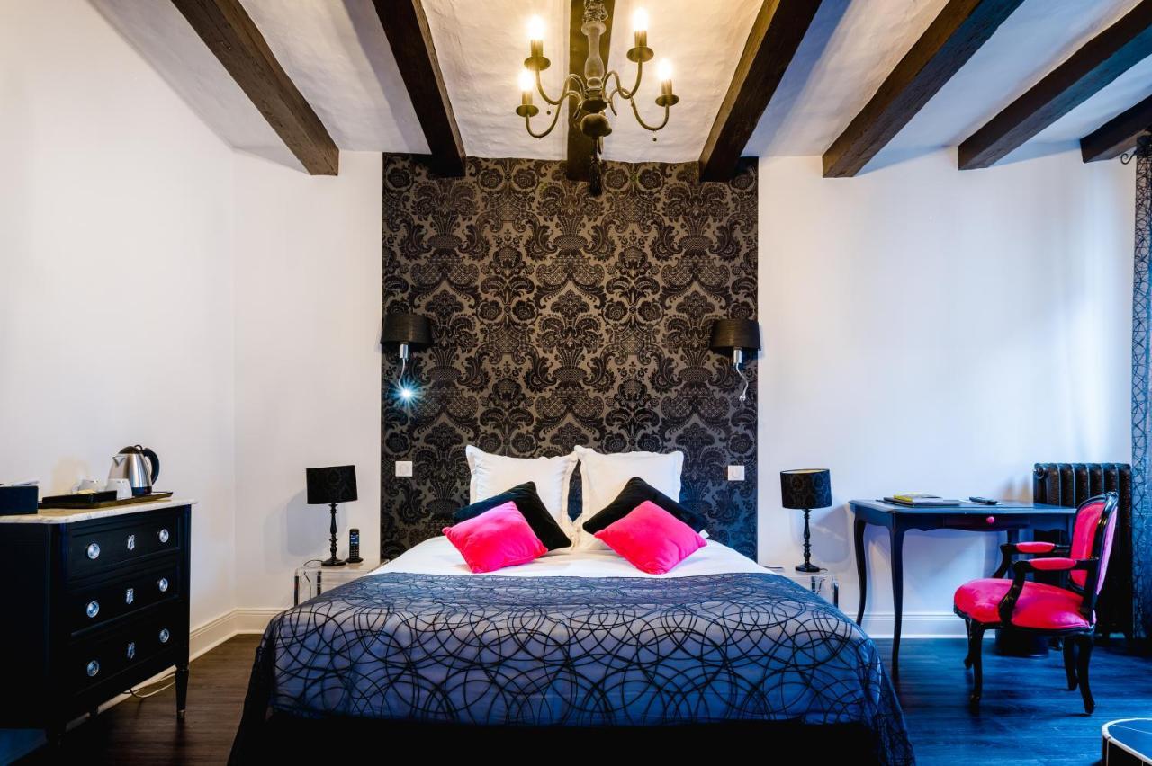 Logis Hotel Restaurant Le Cheval Blanc Blere Exterior foto
