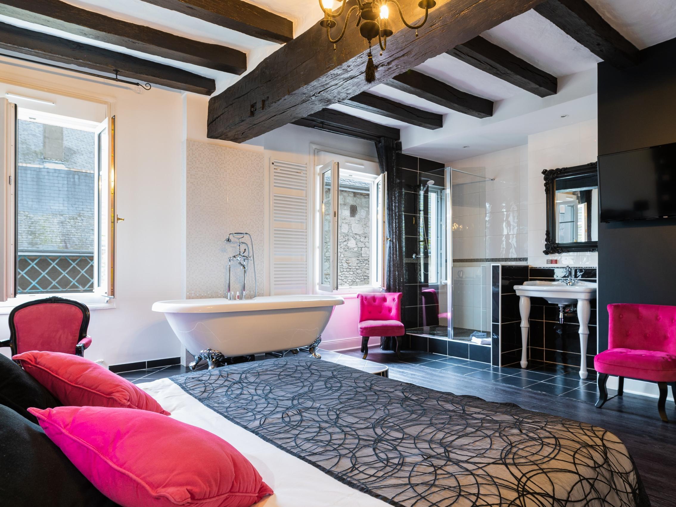 Logis Hotel Restaurant Le Cheval Blanc Blere Exterior foto